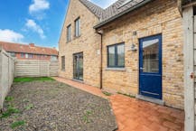 Zelf in te richten woning met ruime garage (40m²) te Bredene