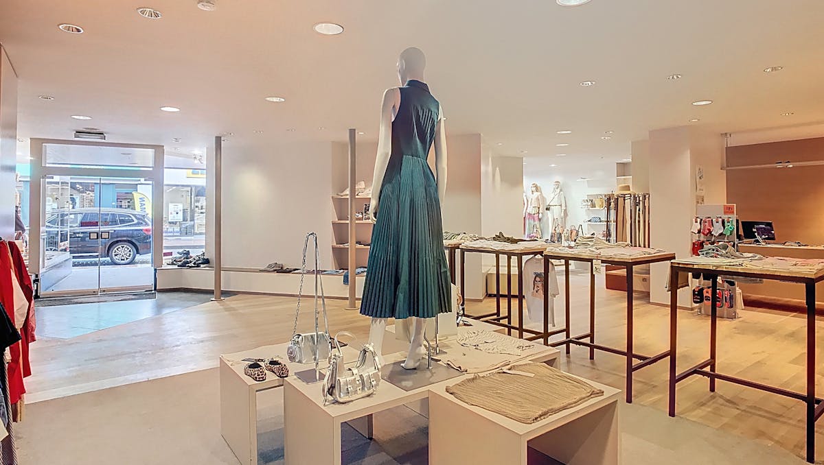 Winkelruimte te koop in de Ieperstraat in Poperinge