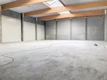 Bedrijfsgebouw te huur in Vichte