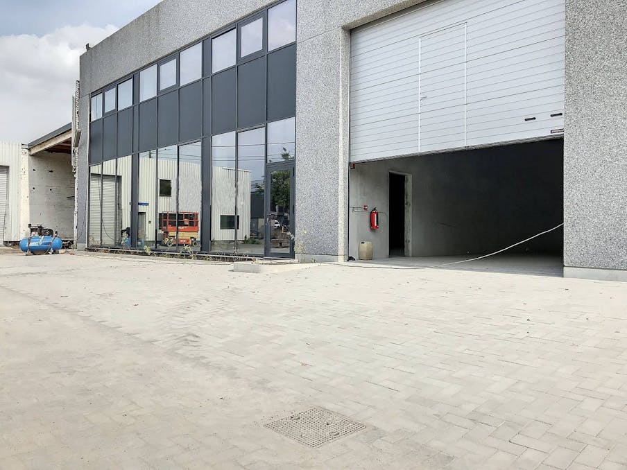 Bedrijfsgebouw te huur in Vichte