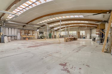 Magazijn van ca. 520m² te huur in Torhout