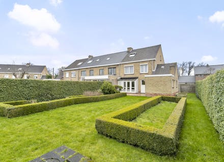 Huis inclusief garage en zongerichte tuin aan de stadsrand van Brugge