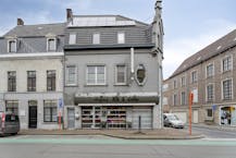 Handelspand met woonst te koop in centrum Menen