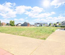 Bouwgrond in goed gelegen verkaveling te Zwijndrecht.