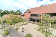 Kantoor/praktijkruimte en tuin te Koksijde.