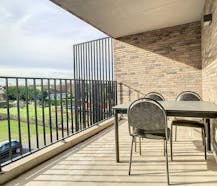 Appartement met 2 slaapkamers en ruim terras te Rumbeke.