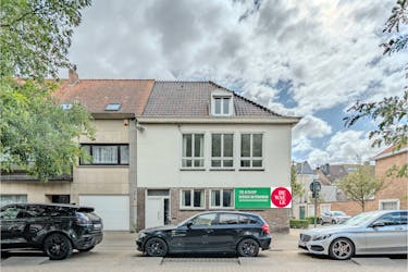 Hoekhuis met veel potentieel te koop te Mariakerke