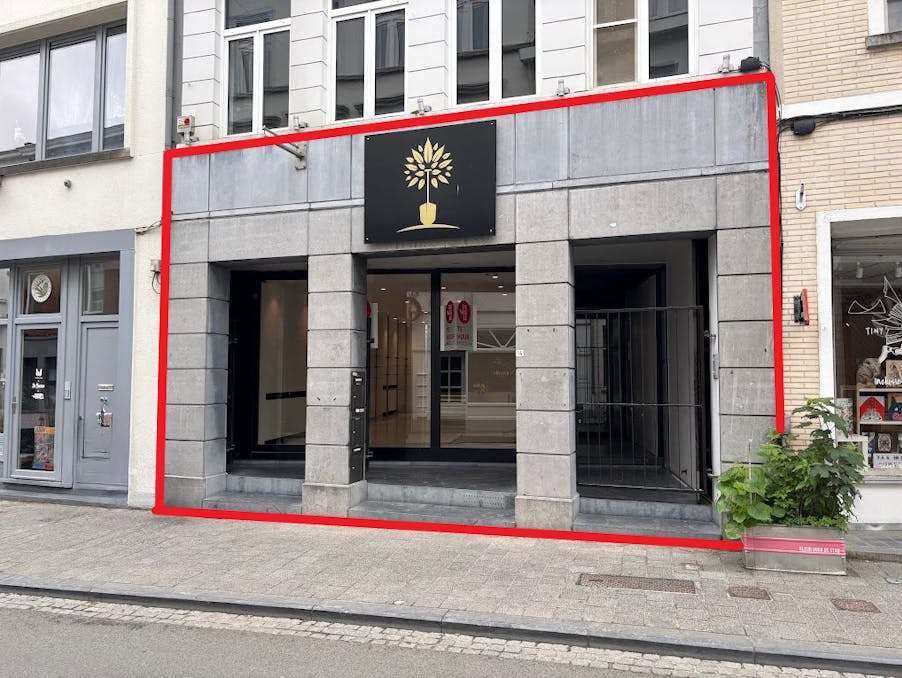 Modern handelspand / boetiek te huur in Kortrijk!