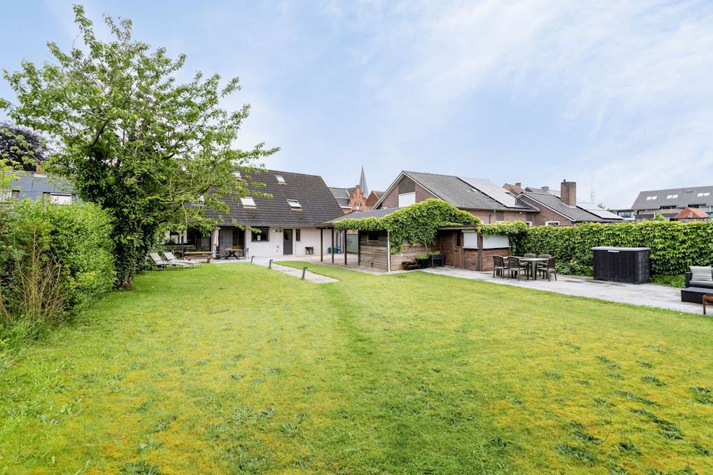 Huis te koop met luxueus privé saunacomplex en zwembad