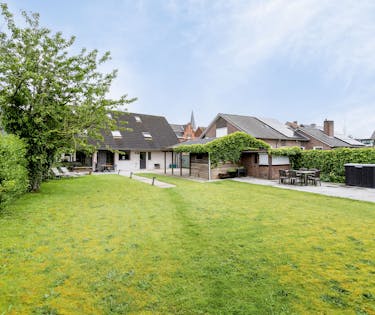 Huis te koop met luxueus privé saunacomplex en zwembad