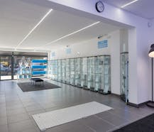 Handelspand met bovenliggend 2-slaapkamerappartement in Wilrijk