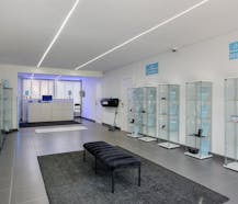Handelspand met bovenliggend 2-slaapkamerappartement in Wilrijk