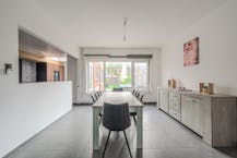 Instapklare rijwoning met 3 slaapkamers en zonnige tuin