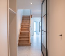 Recente woning met 3 kamers, tuin en carport in Poperigne