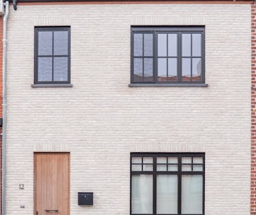 Recente woning met 3 kamers, tuin en carport in Poperigne