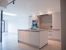 Recente woning met 3 kamers, tuin en carport in Poperigne