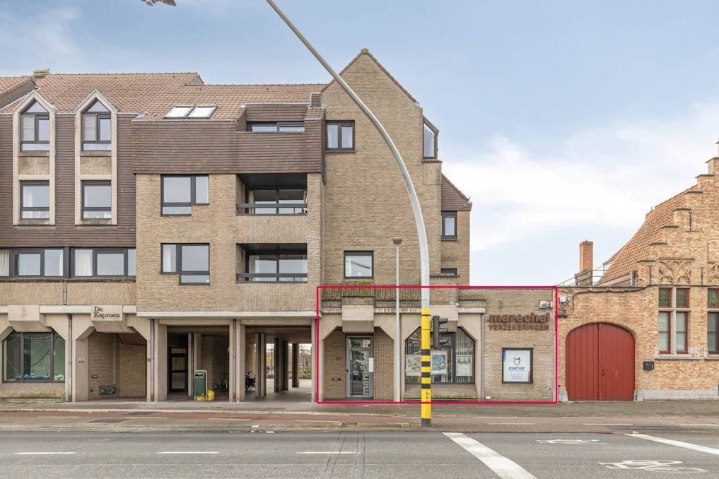 Instapklaar kantoor (208 m²) te koop op toplocatie in Assebroek