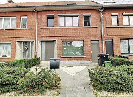 Woning met drie slaapkamers, zolderruimte en tuin in het centrum van Kruibeke.