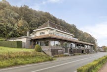 Restaurant/Feestzaal met mogelijkheden:een parel in het hart van het Heuvelland