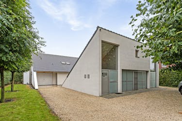 Ruime villa met praktijkruimte te koop in Sint-Baafs-Vijve
