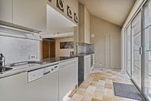 Ruime villa met praktijkruimte te koop in Sint-Baafs-Vijve