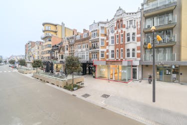 Ruim handelsgelijkvloers te huur in het hartje van De Panne