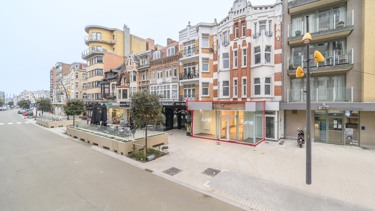 Ruim handelsgelijkvloers te huur in het hartje van De Panne