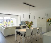 Instapklaar 2-slaapkamerappartement met zicht op de Leie in Harelbeke