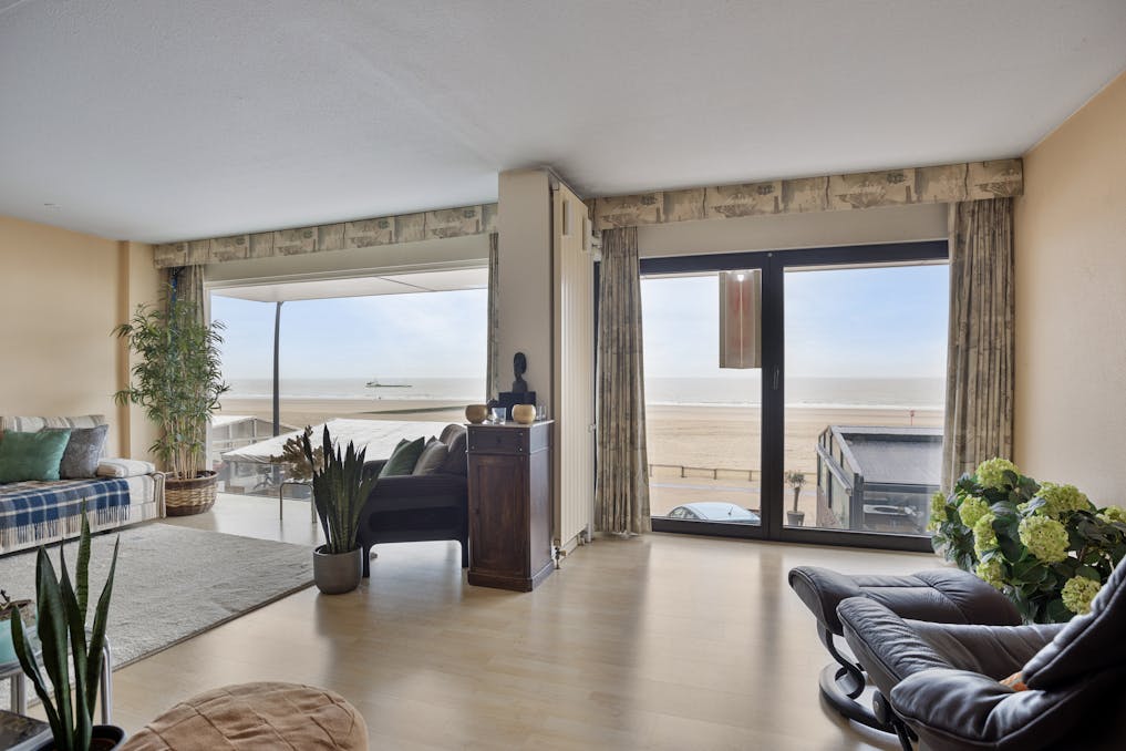 Handelspand met appartement te koop Zeedijk Blankenberge