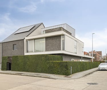 Kantoor met woonst te koop in Sint-Michiels (380 m²)