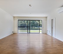 Ruim gelijkvloers appartement (124m²) in het groen