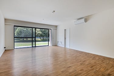 Ruim gelijkvloers appartement (124m²) in het groen