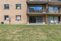 Ruim gelijkvloers appartement (124m²) in het groen