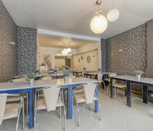 Hotel + handelshuis in de Zeelaan in De Panne