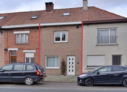 Huis te koop nabij centrum Roeselare met 3 slaapkamers en tuin.
