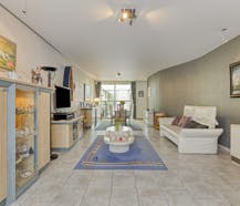 Knusse woning met dubbele garage en uitweg achteraan te Gavere