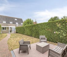 Knusse woning met dubbele garage en uitweg achteraan te Gavere