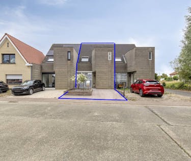 Knusse woning met dubbele garage en uitweg achteraan te Gavere