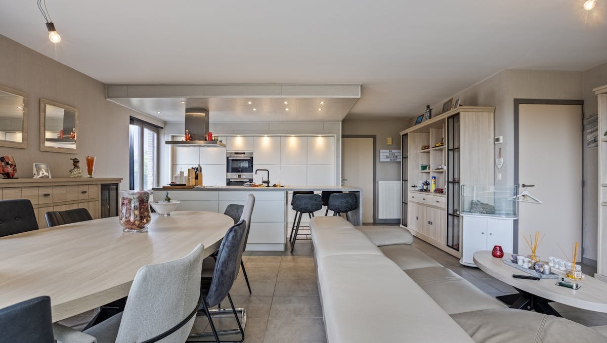 alfopen bebouwing met 3 slaapkamers op een ruim perceel in Gits!