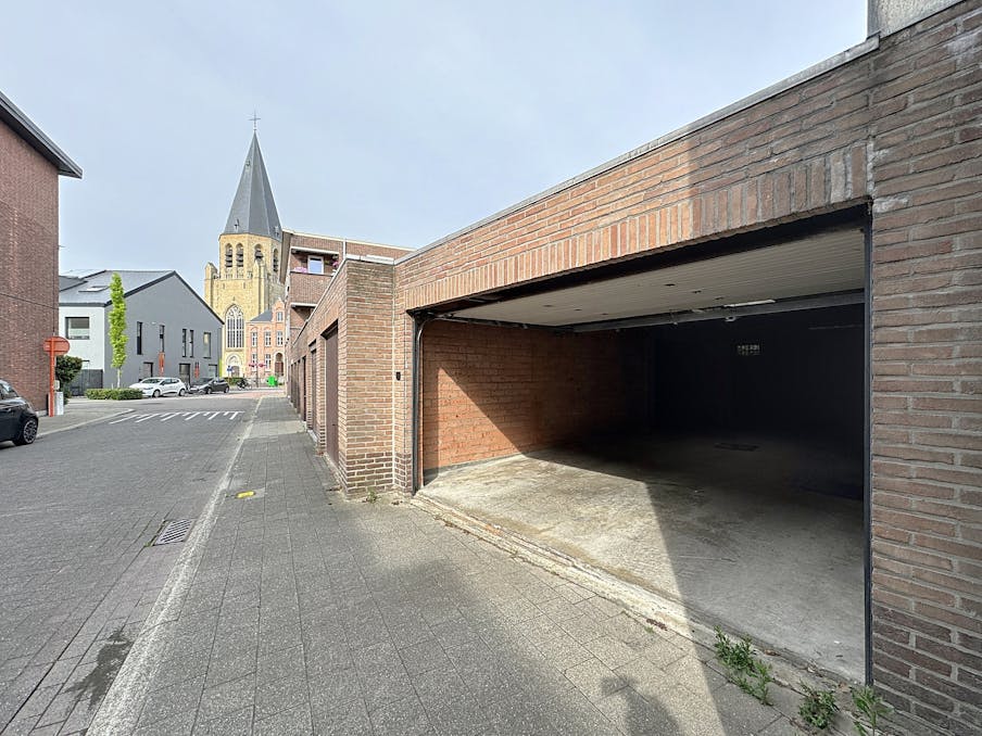 Ruime inpandige garage of opslagplaats te Mechelen Zuid