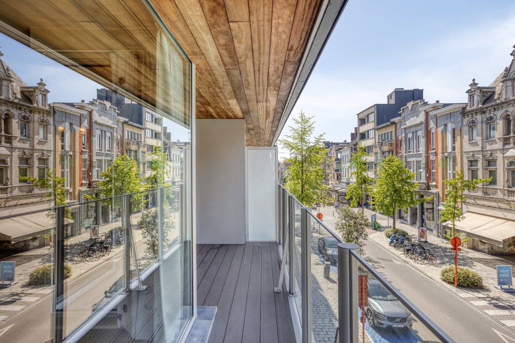 Bright 2-bedroom apartment with 2 terraces in the heart of Roeselare