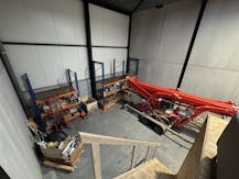 Strategisch gelegen KMO-unit (130 m²) met kantoor te huur