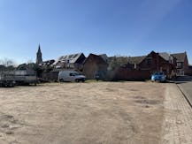 bouwgrond voor woningbouw met opslagplaats