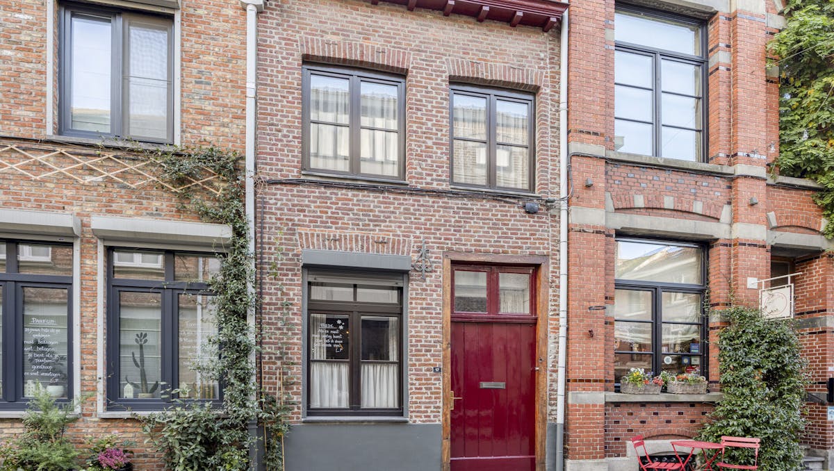 Op te knappen stadswoning met tuin in hartje Hasselt