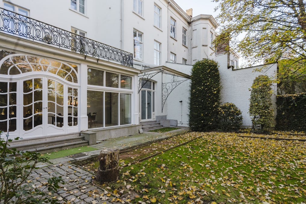 Imposante herenwoning / kantoorgebouw te koop in Kortrijk