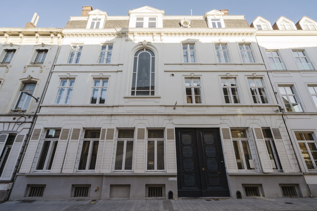 Imposante herenwoning / kantoorgebouw te koop in Kortrijk