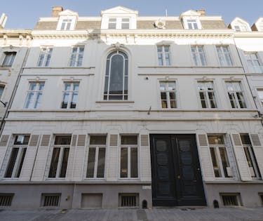 Imposante herenwoning / kantoorgebouw te koop in Kortrijk
