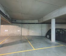 TE HUUR: autostaanplaats in Hasselt centrum