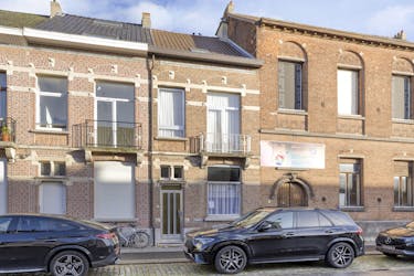 Karaktervol rijhuis met tuin te koop in Mechelen.