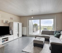 Instapklare woning met drie slaapkamers en open zicht.